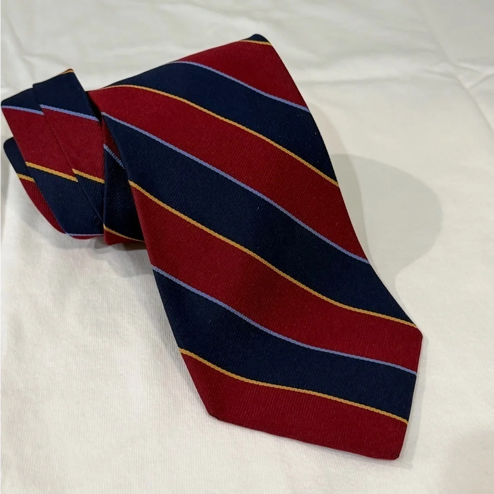 Brooks Brothers Red and Navy Striped Staple Power Tie 100% Silk Trad Ivy